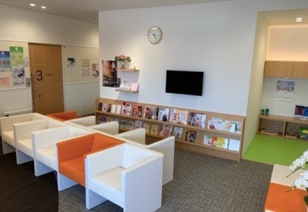 もりうち皮膚科医院_待合室①