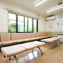 仲皮フ科クリニック待合室