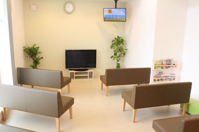 にしやま皮フ科クリニック待合室