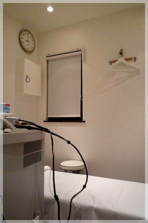 自由通り皮ふ科処置室