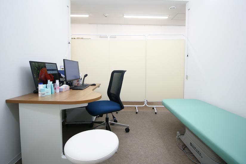 はむら皮ふ・形成外科・内科クリニック診察室