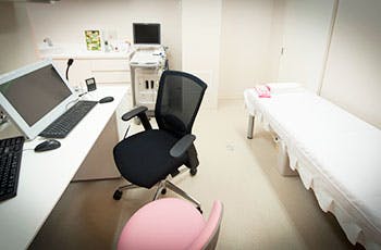 戸越泌尿器科内科クリニック診察室