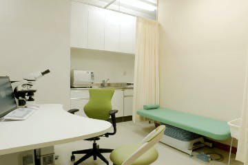 ふなくし皮膚科クリニック診察室