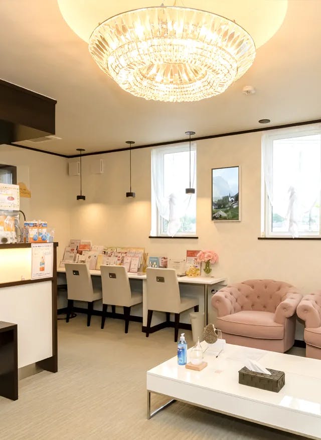 たけだ皮膚科スキンケアクリニック待合室1