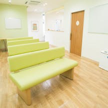 新町皮フ科待合室