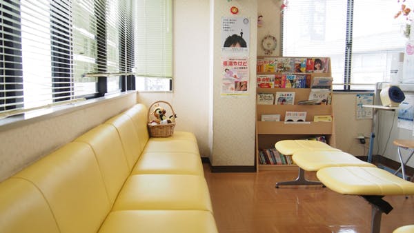 八柱皮膚科待合室1