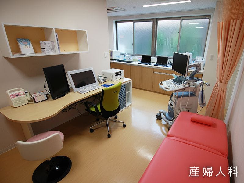 しんクリニック産婦人科・皮ふ科診察室