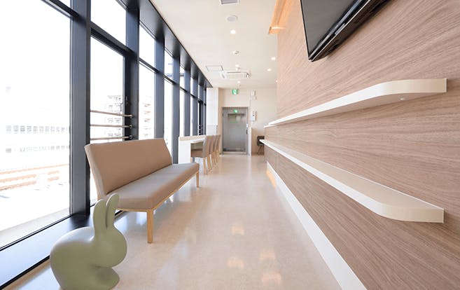 森の宮皮フ科クリニック待合室2