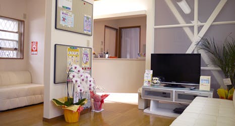 新小平クリニック待合室1
