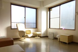 はすね駅西口内科待合室