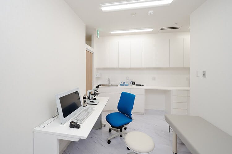 二俣川駅前皮ふ診察室