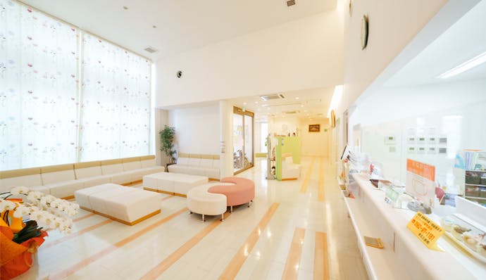 やまだ形成外科内分泌内科クリニック受付 待合室