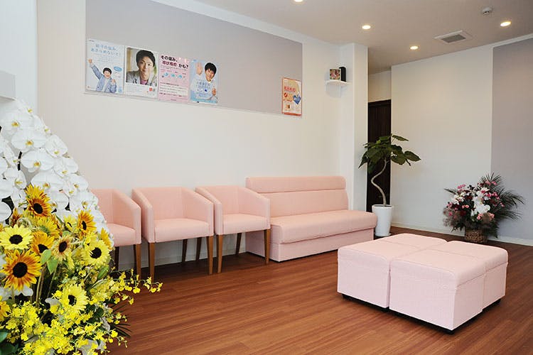 渋沢駅前皮フ科待合室