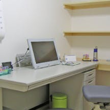 いなづみ皮フ科クリニック診察室