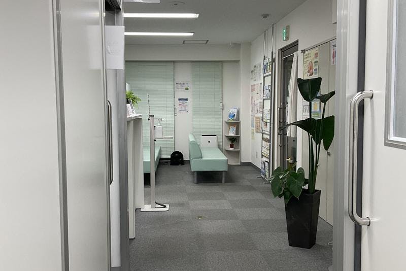 大宮駅前まめクリニック_待合室②