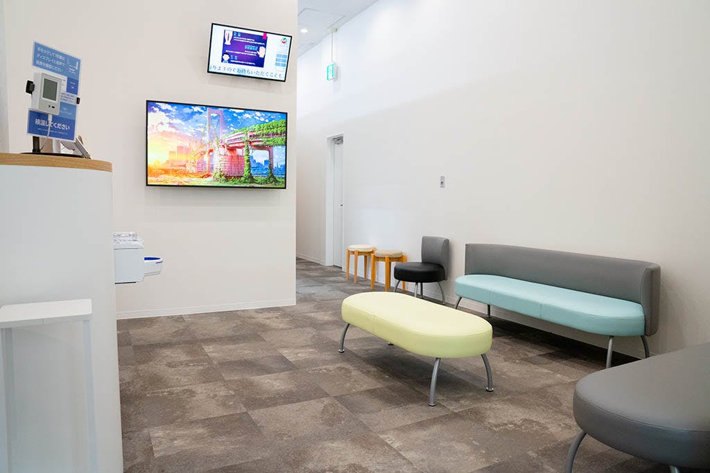 小田栄皮フ科待合室