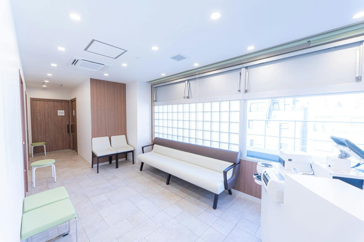 おうえケアとわクリニック待合室