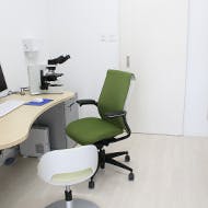 はっとり皮フ科クリニック診察室