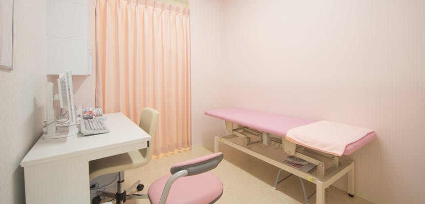 あい皮膚科クリニック診察室
