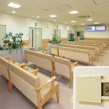 済衆館病院待合室