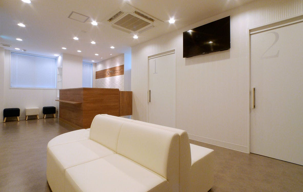 朝霞すみえ皮フ科クリニック待合室