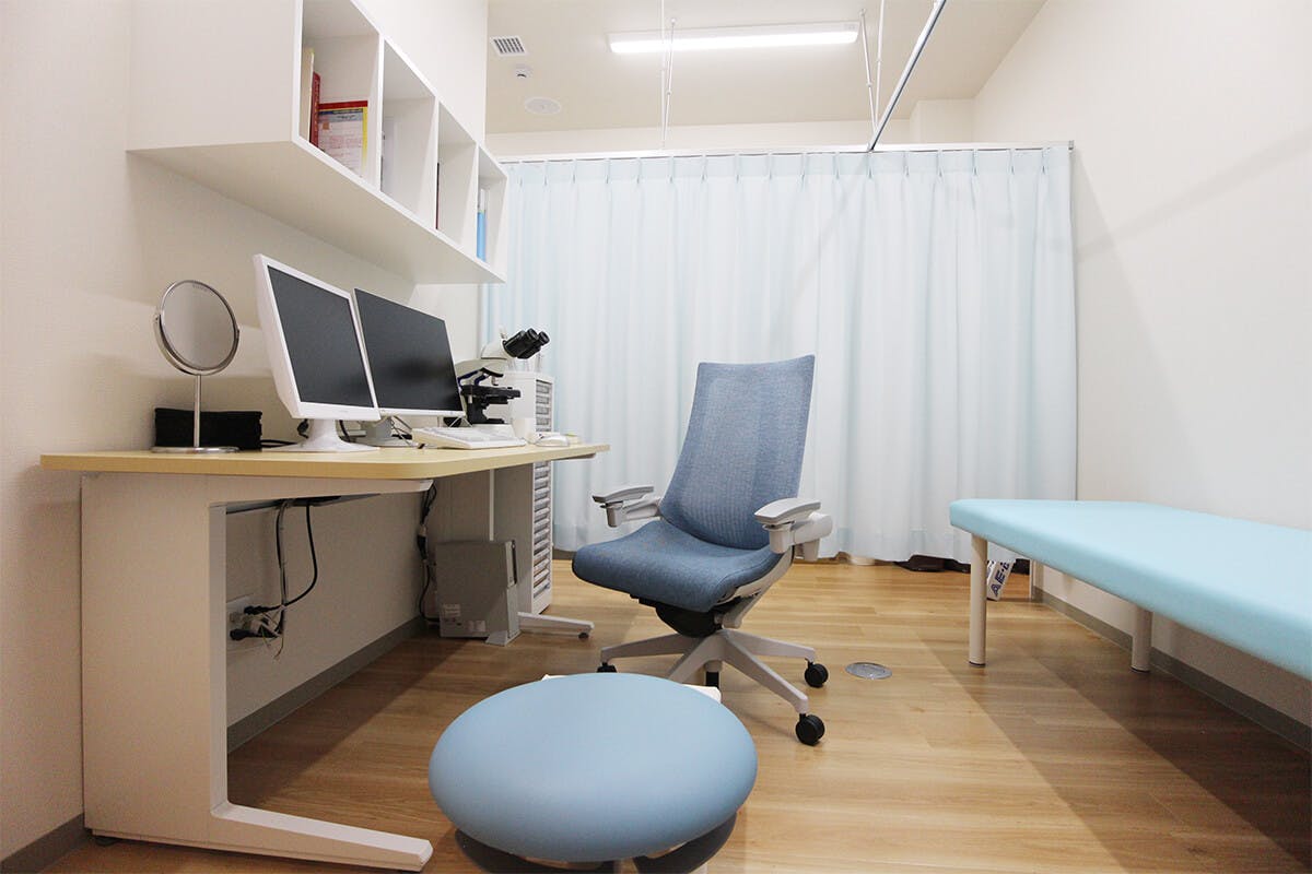 やまおか皮ふ科診察室