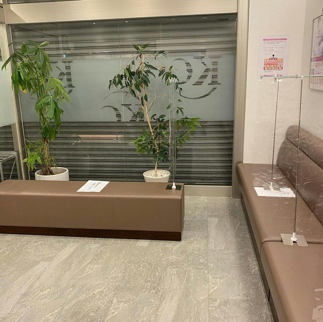 木田形成外科皮フ科クリニック待合室