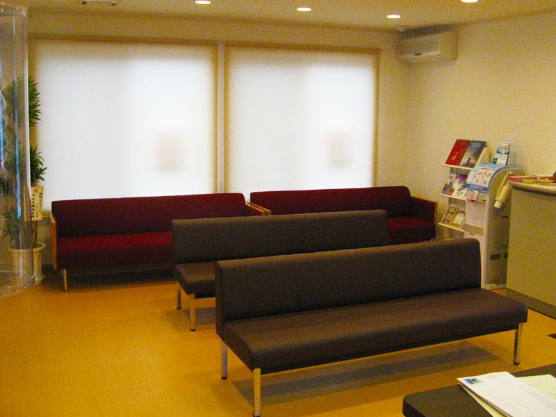 鶴見皮膚科待合室