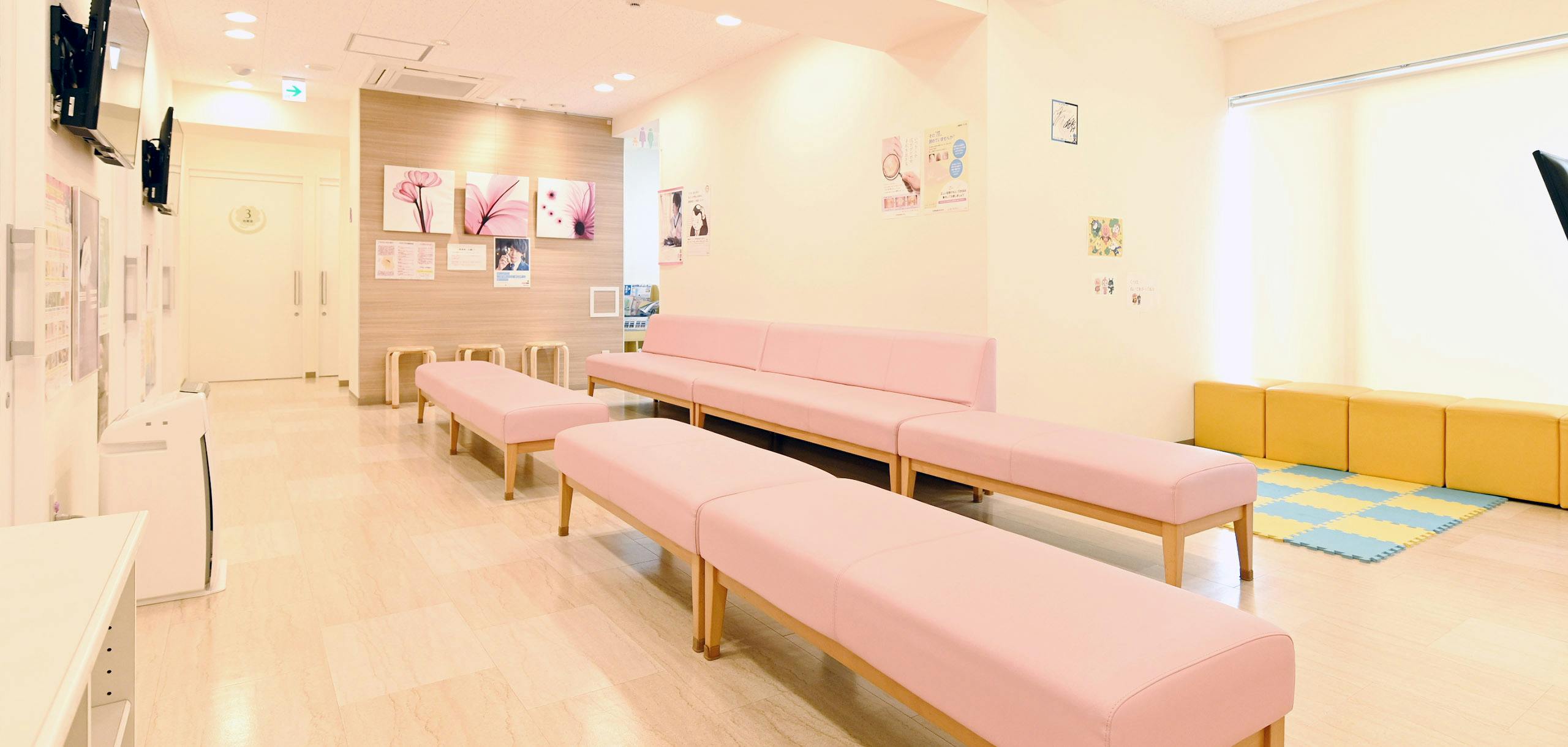 まみこ皮ふ科クリニック待合室