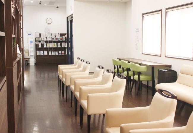 すみれ皮膚科待合