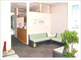 赤れんが皮フ科クリニック処置室