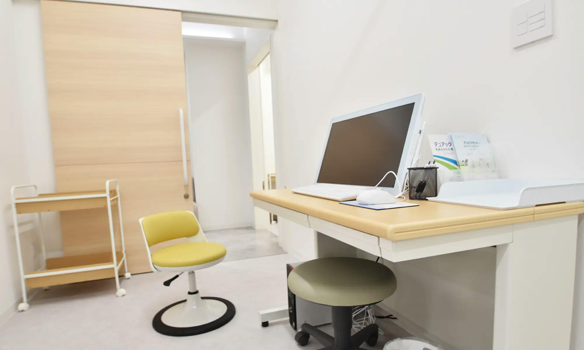 あさぶ皮フ科クリニック診察室