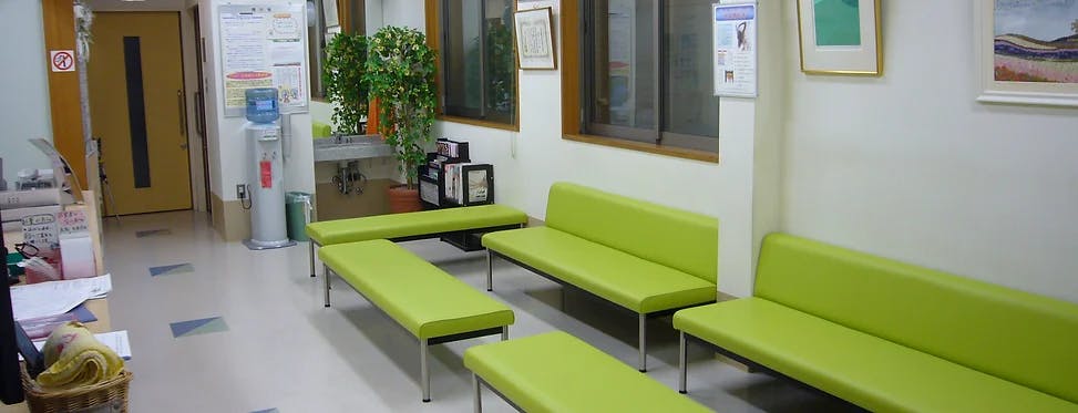 船井皮膚科待合室