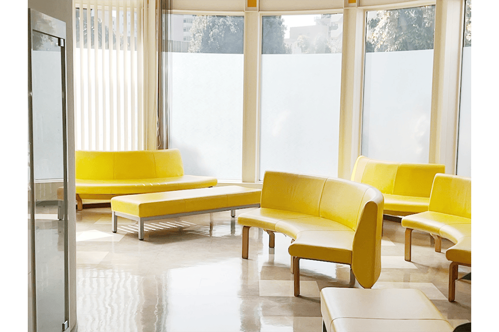 ながせ皮フ科待合室