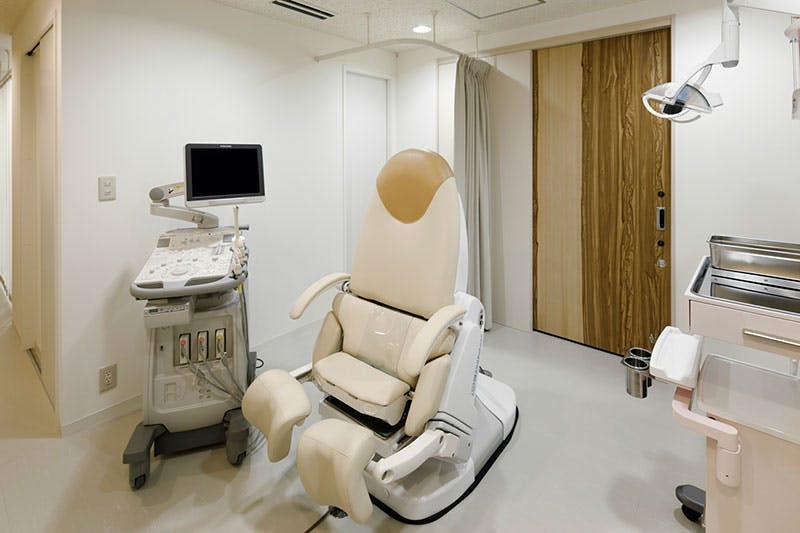 上本町ヒロミレディースクリニック処置室