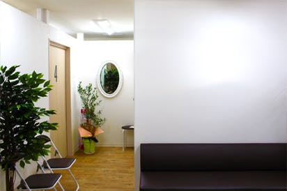 新田皮膚科形成外科診察室待合室