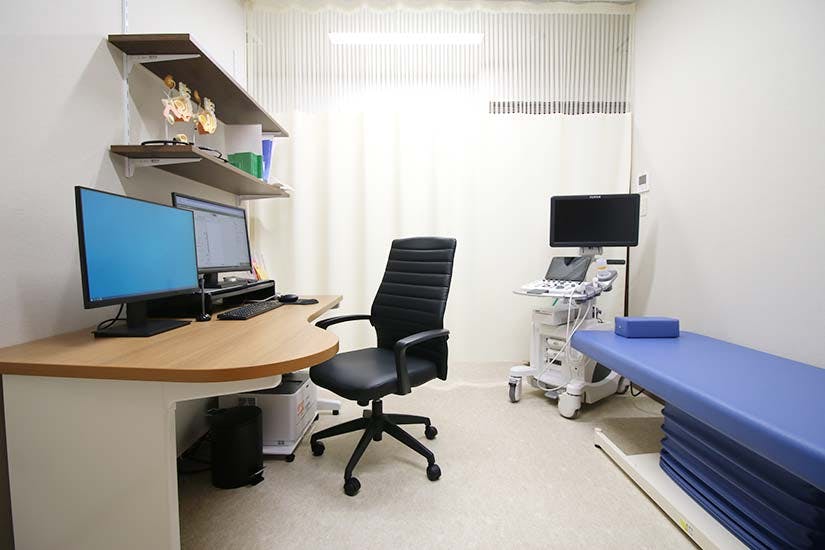 ながい泌尿器科クリニック診察室