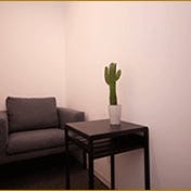 東郷美容形成外科待合室