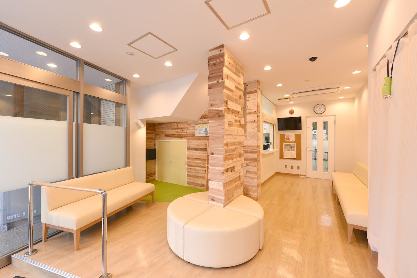 板垣医院待合室2