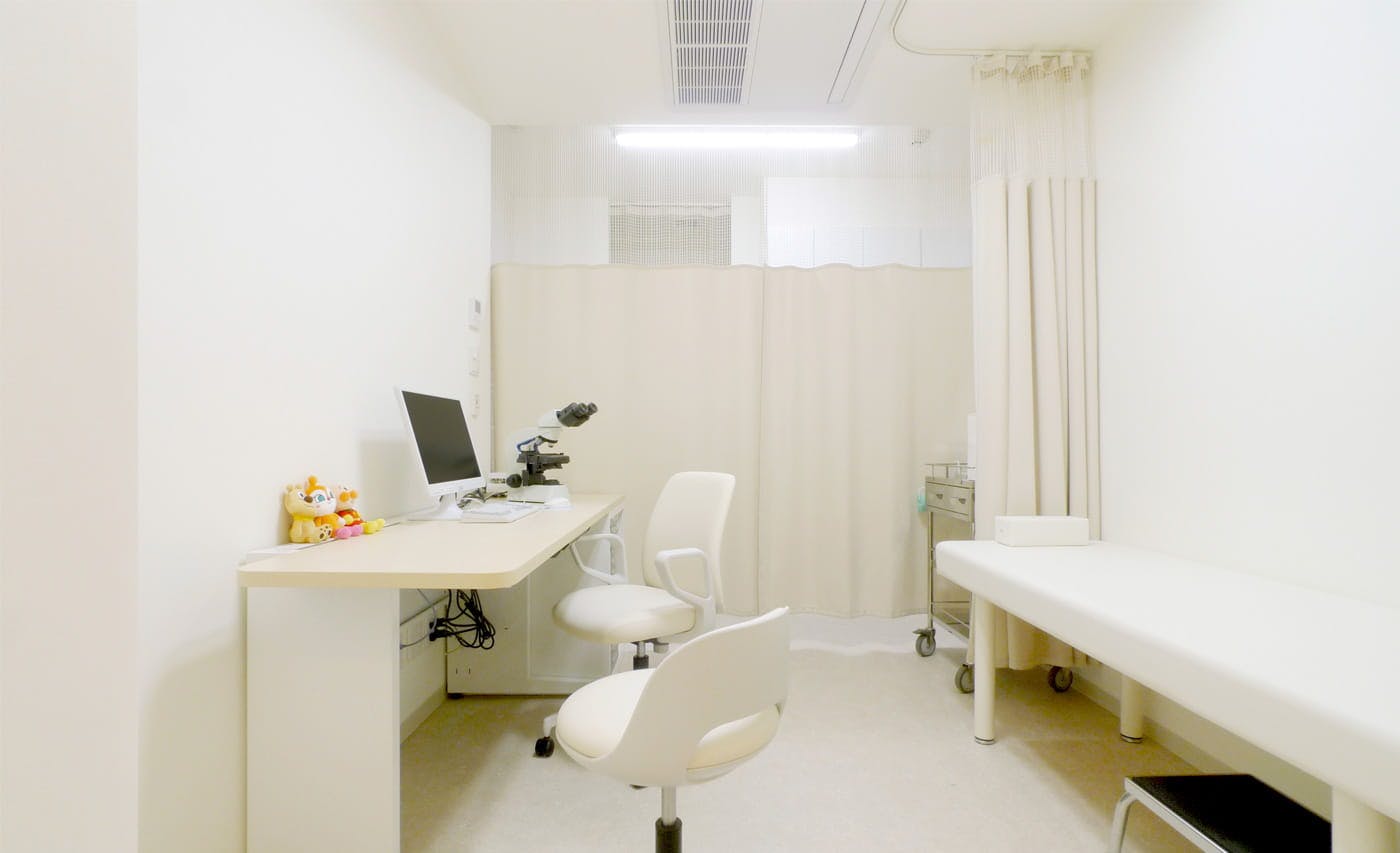 まな皮ふ科クリニック診察室