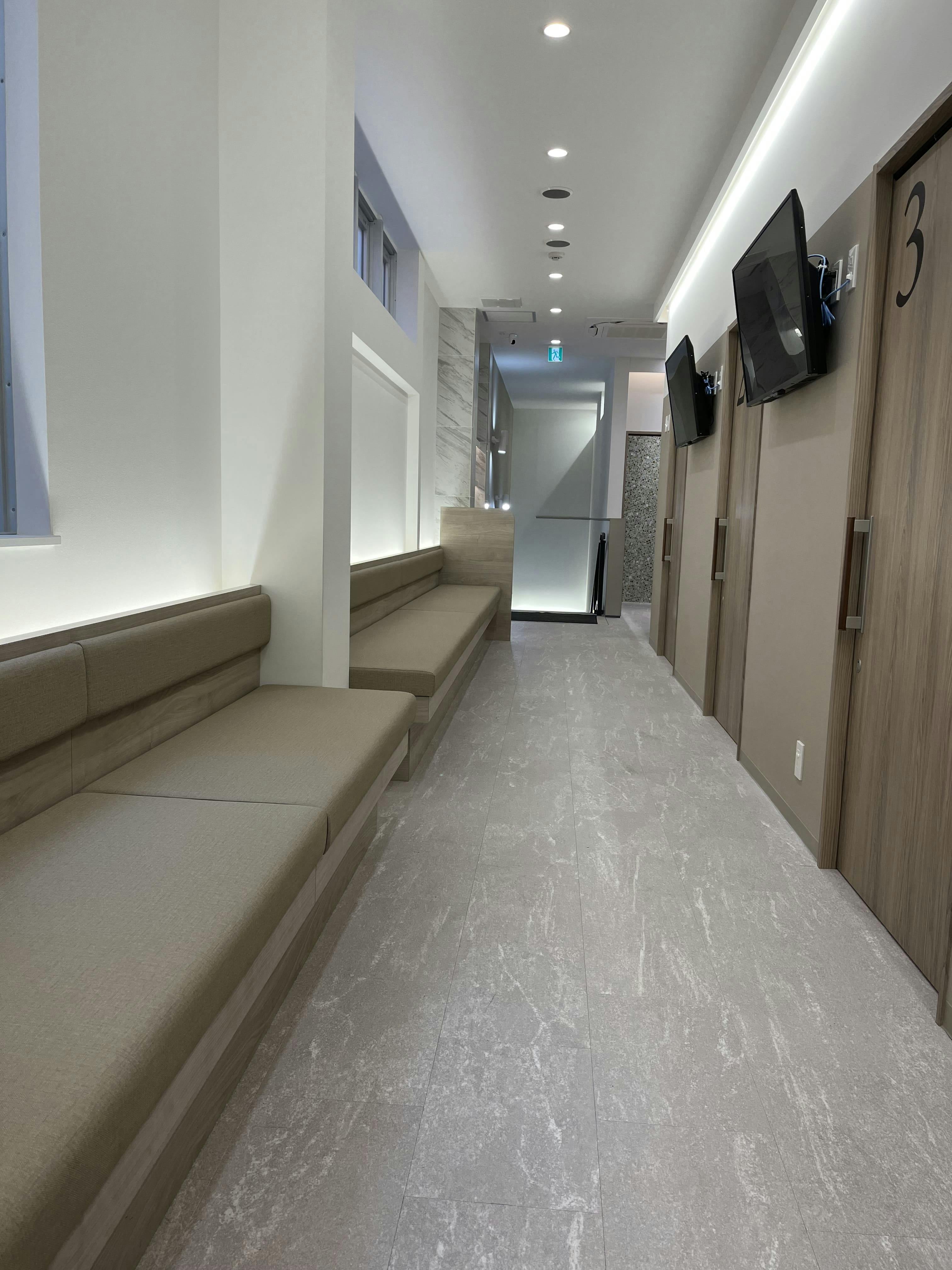 大和駅前いなば皮膚科待合室