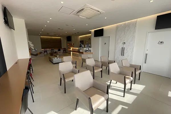 沖縄皮膚科医院八重瀬クリニック待合室