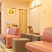 明日美ひふ科クリニック(旧:やまもと皮フ科)待合室