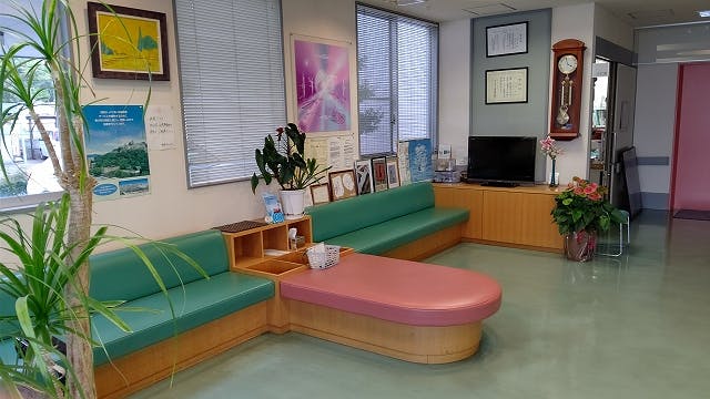 大麻学園附属桃陵クリニック待合室