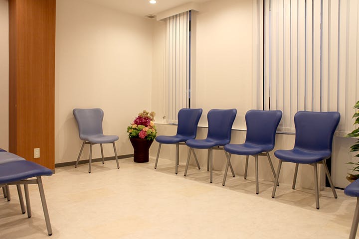 目白れい皮膚科クリニック待合室