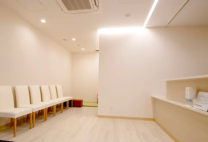 つさかこどもおとな皮膚科・泌尿器科受付