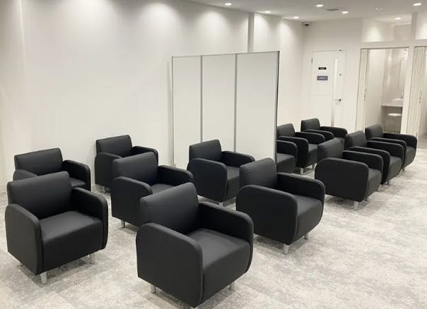 リゼクリニック池袋院待合室