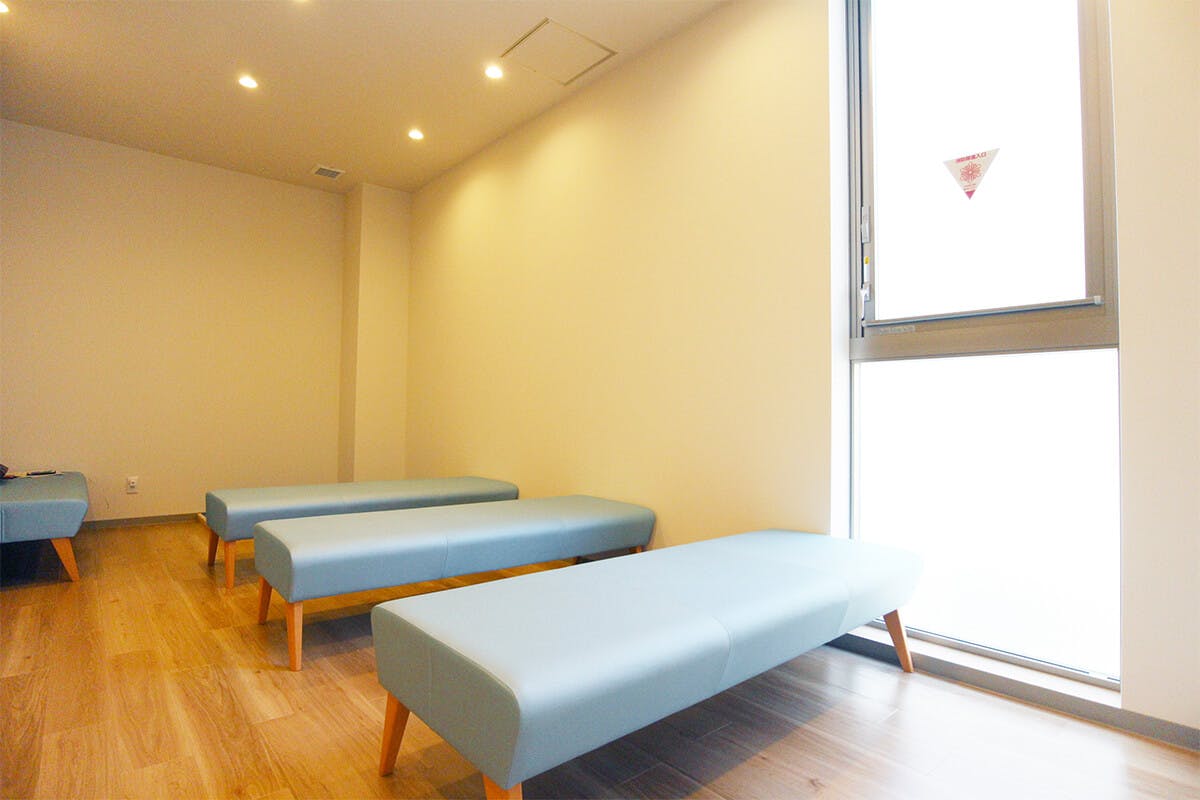 やまおか皮ふ科待合室