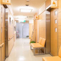 桑島内科医院診察室前