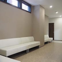 こもれび皮膚科待合室1